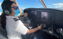 Nữ cơ phó SN 1996 được gia đình góp gần 5 tỷ đồng cho đi học lái máy bay, nói sự thật về thu nhập của phi công