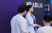 Vbiz có mỹ nam "một mình vẫn ổn": Không công ty, không ekip vẫn là hàng hot, được săn đón như vàng