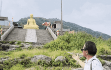 Nghệ sĩ U90 leo bộ lên đỉnh Yên Tử: "Ở tuổi này mà còn đi được là may mắn lắm rồi"