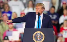 Tổng thống Mỹ Trump nói Google từng phớt lờ ông, giờ phải khúm núm