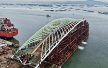 Đúng 4h sáng nay 18/10: Khối thép 3.400 tấn hình lá dừa bắt đầu đi 124km đường sông về TP.HCM, mọi tàu thuyền phải tránh xa 5km