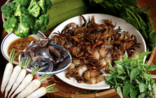 “Củ cải, rau đay, mộc nhĩ, súp lơ xanh: Người ta thường nấu canh cua với thứ gì?” - Câu hỏi dễ mà cãi mãi chưa xong tại Ai Là Triệu Phú
