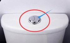 Tại sao có đến 2 nút xả trên bồn cầu