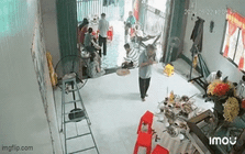 Bếp gas mini phát nổ trên mâm cúng giỗ khiến cả gia đình hoảng sợ: Người trong cuộc lên tiếng