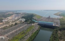 Dự kiến đào 400.000 m³ đất đá, xây 48.000 m³ bê tông, lắp hơn 2.100 tấn thiết bị trong 3 tháng cuối năm để tăng tốc mở rộng công trình 35 năm tuổi do Liên Xô giúp Việt Nam xây dựng