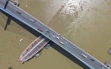 Cầu đi bộ hình lá dừa qua sông Sài Gòn chạy tiến độ để phục vụ Nhân dân Tết 2027