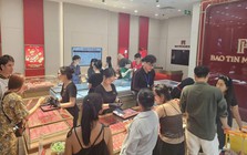 Mua vàng bằng ví điện tử: Luật đã cho phép, vì sao nhiều tiệm vàng vẫn từ chối?