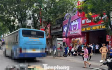 Hà Nội: Tai nạn giao thông trên đường Xuân Thủy, một cô gái tử vong tại chỗ