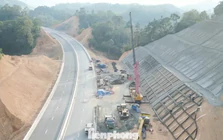 Rốt ráo thi công các hạng mục cuối trên cao tốc Hữu Nghị - Chi Lăng
