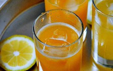 Người đàn ông 48 tuổi không bia rượu, thể thao đều đi khám phát hiện gan nhiễm mỡ nặng vì món nước healthy, bác sĩ nói thẳng: "Toàn đường fructose vào người"