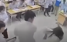 Nguyên nhân nam sinh Hà Nội đánh cô giáo trên bục giảng