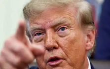 Chi phí sinh hoạt, vấn đề nhập cư phủ bóng bầu cử Mỹ giữa lúc Tổng thống Trump mất điểm
