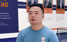 Phát hiện nam sinh khởi nghiệp từ năm 20 tuổi bằng những mặt hàng có giá chưa đến 4.000 đồng, 9 năm sau sở hữu tập đoàn quốc tế, tài sản gần 38.000 tỷ đồng