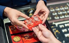 Giá vàng hôm nay 22/10: Thế giới bật tăng, một thương hiệu vàng nhẫn bất ngờ mất 500.000 đồng/lượng
