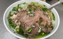 Thói quen húp cạn nước phở: Đã miệng một lúc, hại thận và tim cả đời