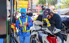 Giá xăng tiếp tục giảm mạnh, giá dầu tăng