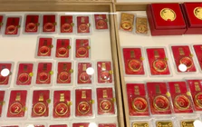 Giá vàng tiếp tục giảm