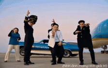 Vietnam Airlines tự xưng là “Big V”, nhảy ngay trước máy bay khiến khách hàng xem đi xem lại vì một chi tiết lạ