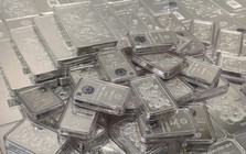 Giá bạc giảm gần 60% từ đỉnh