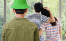 Vì sao người Trung Quốc kiêng tặng đồng hồ, ô dù và mũ màu xanh lá?
