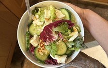 Ăn salad sẽ không giúp giảm cân, còn gây béo nếu bạn cứ mắc mãi 4 sai lầm này!