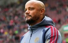 HLV Bayern Munich ngã gục trên sân tập, phải nhập viện khẩn cấp