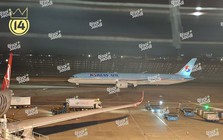 Tối qua - 23/10, sân bay Nội Bài ghi nhận một máy bay đặc biệt hạ cánh