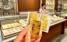 Giá vàng liên tục lao dốc, nhà đầu tư nên làm gì?