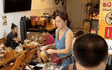 Nữ diễn viên đạt giải thưởng châu Á giờ bán bún bò ở phường Bảy Hiền (TP.HCM)