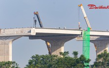 Những phiến dầm đầu tiên xuất hiện tại cầu Hồng Hà gần 10.000 tỷ đồng
