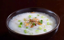 Người phụ nữ 63 tuổi gãy xương sau cú ngã nhẹ, nguyên nhân có thể bắt đầu từ thói quen ăn uống tưởng lành mạnh