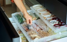 Một căn bếp sạch sẽ mang lại một tâm trí thanh thản: Hành trình “dọn tủ lạnh” của một phụ nữ trung niên