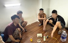 Kiểm tra phòng trọ lúc 23 giờ, công an bắt quả tang 2 đối tượng