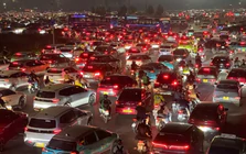 Cả vạn người xoay xở thoát khỏi sân Mỹ Đình lúc nửa đêm