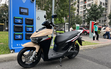 Chung cư còn vướng chỗ sạc, xe máy điện đổi pin VinFast mở lối “lên xanh” cho người dân