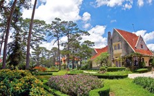 Việt Nam có 1 “làng biệt thự Pháp” nằm ở độ cao 1.500m, mát mẻ quanh năm: Giá chỉ từ 1.300.000 đồng/đêm