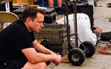 Khi bạn nghĩ đến việc bỏ cuộc, hãy nhớ đến bức ảnh này của Elon Musk năm 2006