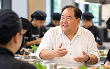 Founder KOTO: “Đừng phong người nghèo thành anh hùng chỉ vì họ vượt khó”