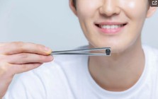 Tại sao đũa Hàn Quốc được làm bằng kim loại và có hình dáng dẹt?