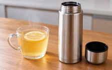 3 loại đồ uống không nên đựng trong bình giữ nhiệt: Có thứ nhiều người dùng mỗi sáng