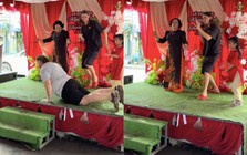 Chàng Tây hát 'Chỉ riêng mình ta' tại đám cưới miền Tây gây sốt mạng xã hội