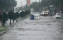 'Giải cứu' đoạn đường ven biển Đà Nẵng đi Hội An hễ mưa to là ngập