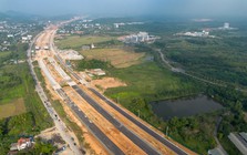 Toàn cảnh tuyến đường rộng gấp gần 4 lần đường băng sân bay, kết nối đại lộ đẹp nhất Việt Nam với cao tốc đi Tây Bắc
