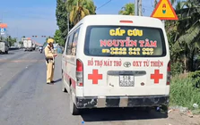 Tạm giữ xe cứu thương '4 không'