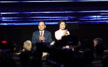 Hai vợ chồng người Việt vừa có thêm 500 triệu USD chỉ sau một ngày