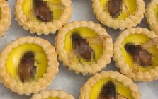 Món bánh tart trứng phủ cà cuống khiến dân mạng sợ hãi