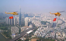 Bầu trời Việt Nam dồn dập đón những tin vui