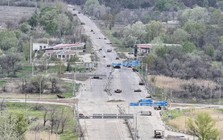 Người phụ nữ Ukraine vượt 20km đường mìn: Bước chân nào cũng có thể là bước cuối cuộc đời