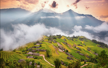 Phát hiện bản làng ở độ cao hơn 1.000m tại Việt Nam, 7 tháng mỗi năm mái nhà phủ xanh như tấm thảm nhung