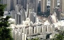 Chưa đầy 1 phút, 15 tòa nhà trị giá 154 triệu USD tại Trung Quốc bị đánh sập